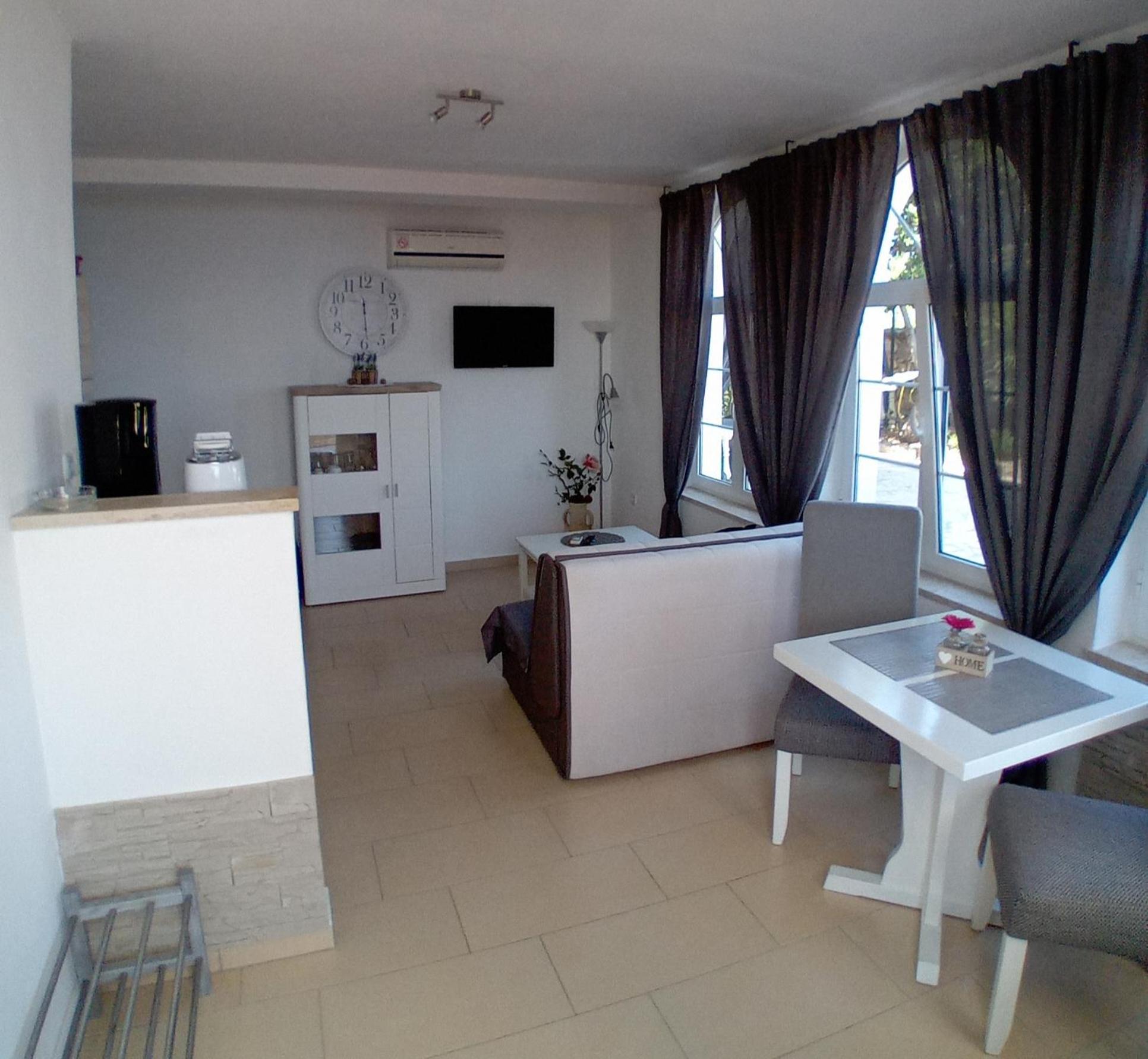 Vivi Studio Apartments มาลีโลชินจ์ ภายนอก รูปภาพ